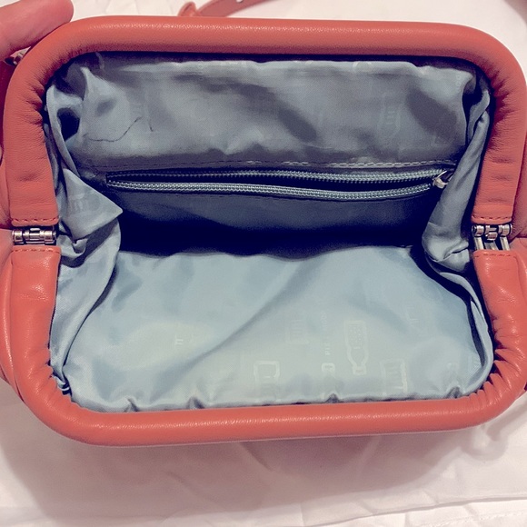 Pixie Mood Bubbly Clutch Crossbody Vegan Leather cranberry - Picture 2 of 6